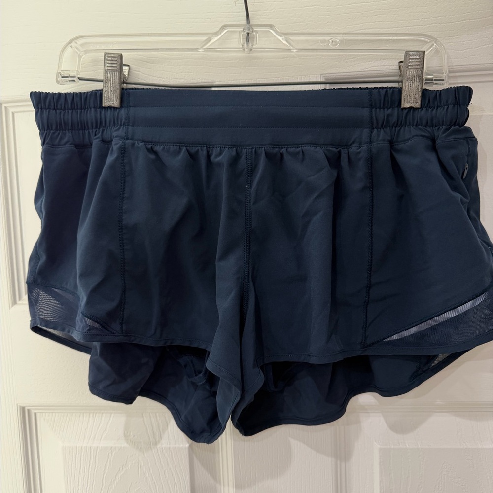LULULEMON navy hotty hot shorts (2.5 inch)